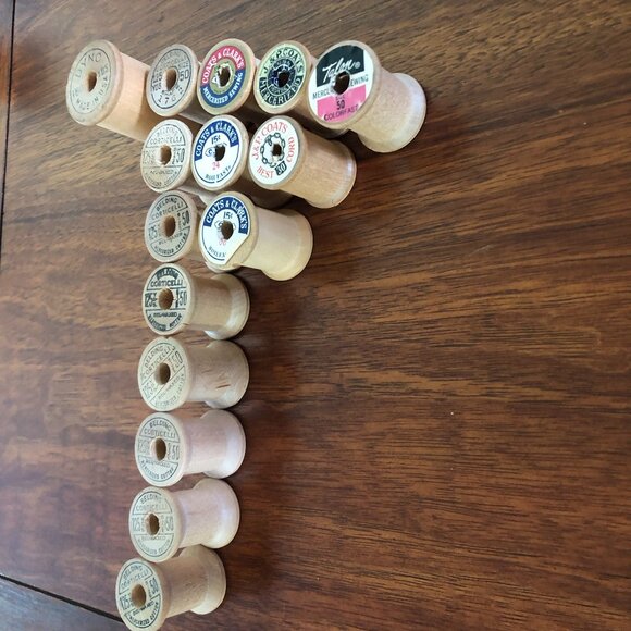Lot of 15 vintage empty wooden spools includes: Dyno, Belding & Corticelli, Coat - Picture 2 of 3